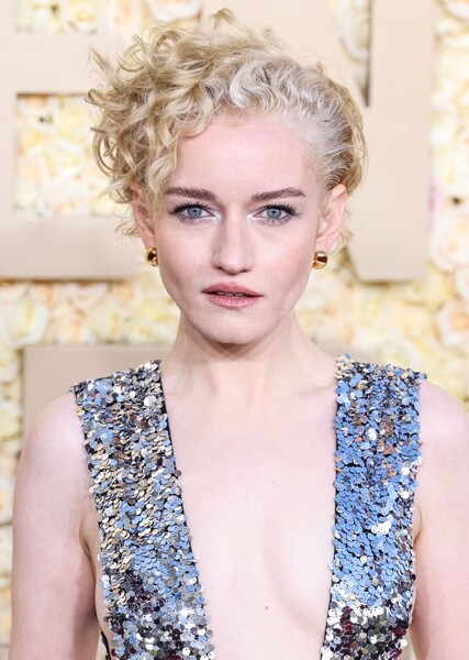 Julia Garner