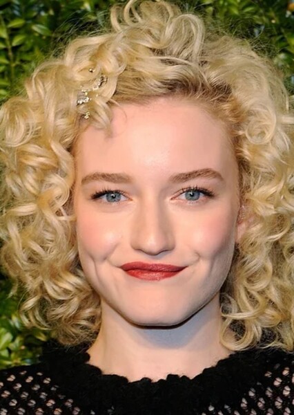 Julia Garner