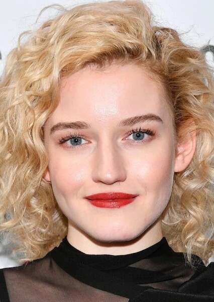Julia Garner photo