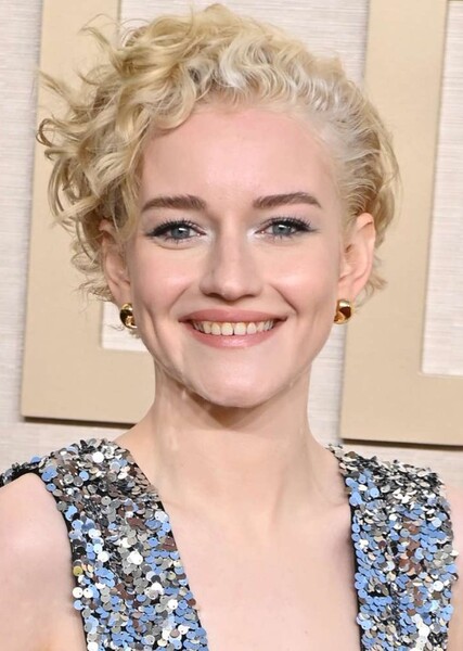 Julia Garner