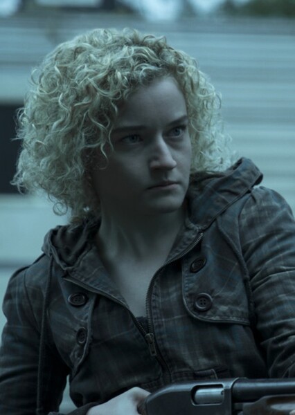 Julia Garner photo