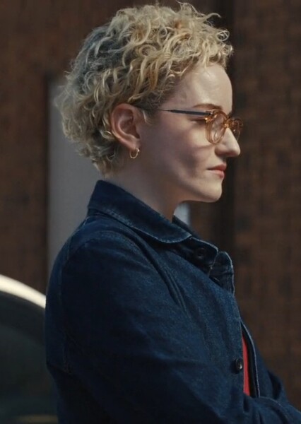 Julia Garner photo