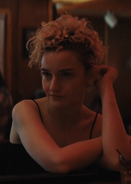 Julia Garner