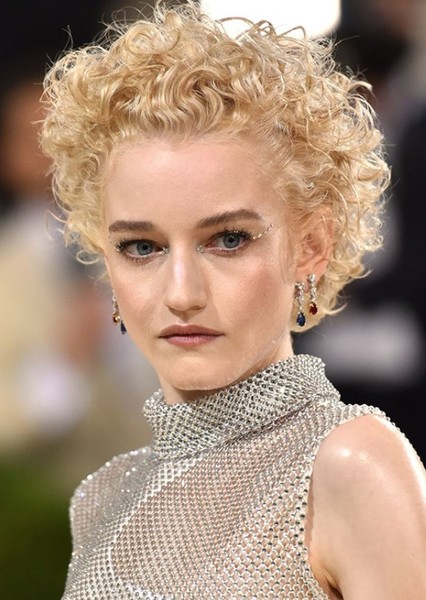 Julia Garner