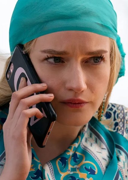 Julia Garner photo