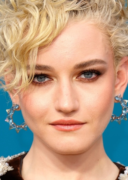 Julia Garner