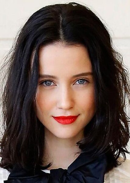 Julia Goldani Telles photo