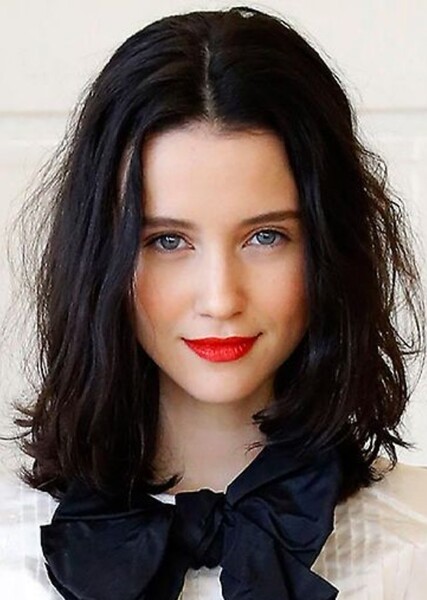Julia Goldani Telles photo