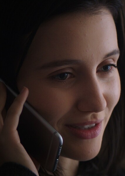 Julia Goldani Telles photo