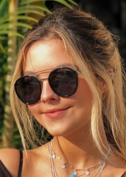 Júlia Gomes photo