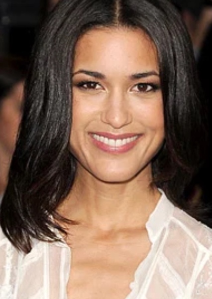 Julia Jones photo