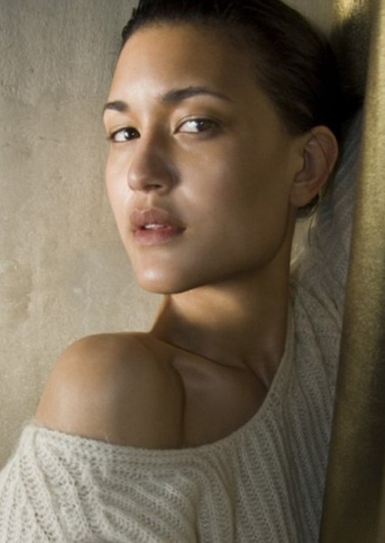Julia Jones photo