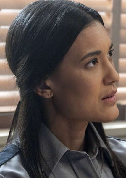 Julia Jones photo