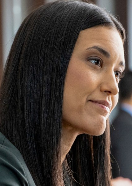 Julia Jones photo