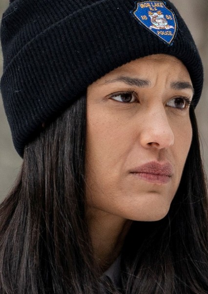 Julia Jones photo