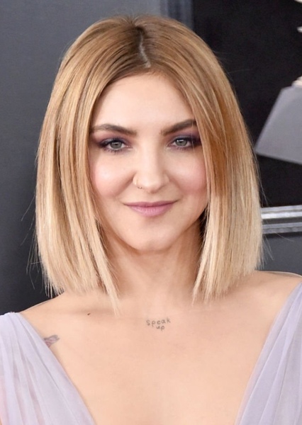 Julia Michaels photo