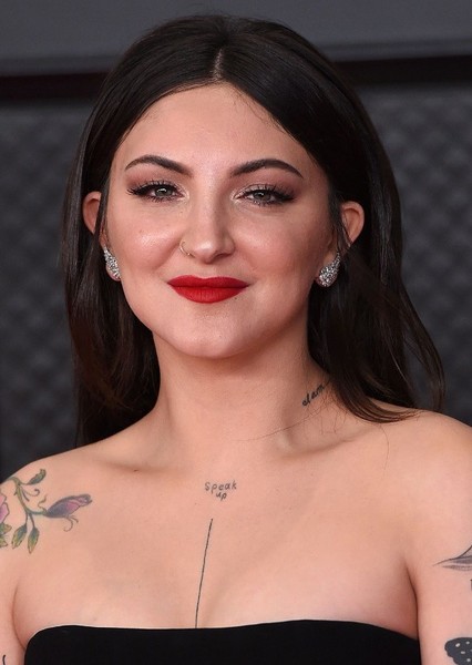 Julia Michaels photo