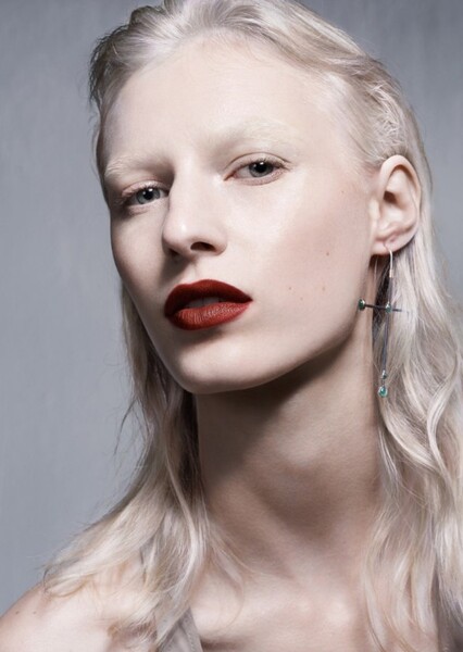 Julia Nobis photo