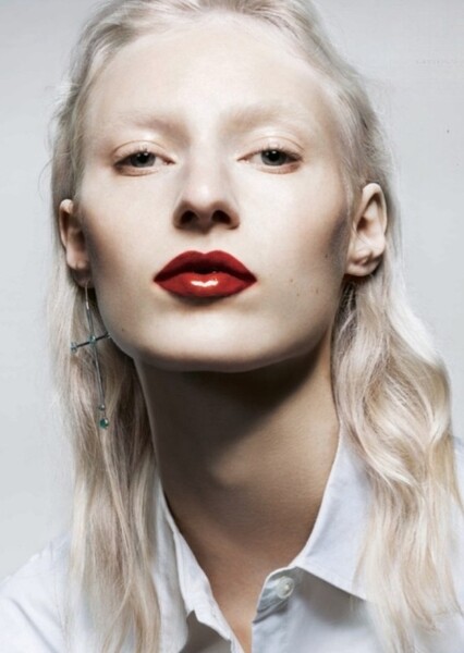 Julia Nobis photo