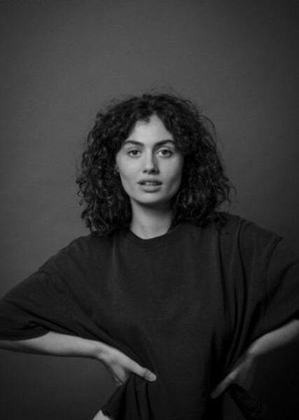Julia Novohradsky photo