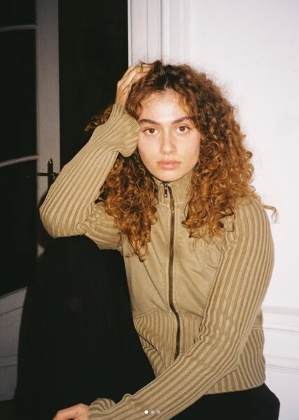 Julia Novohradsky photo