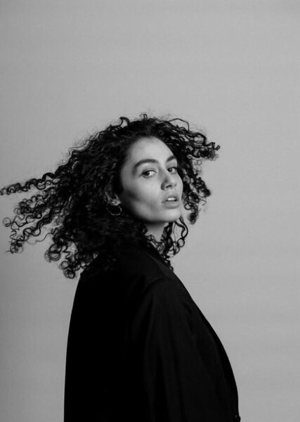 Julia Novohradsky photo