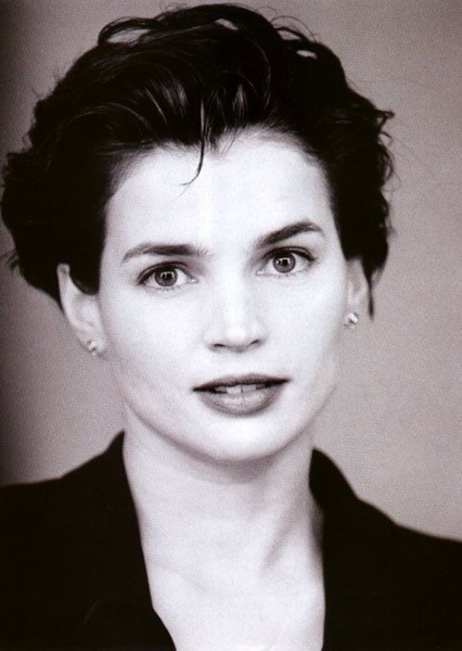 Julia Ormond photo