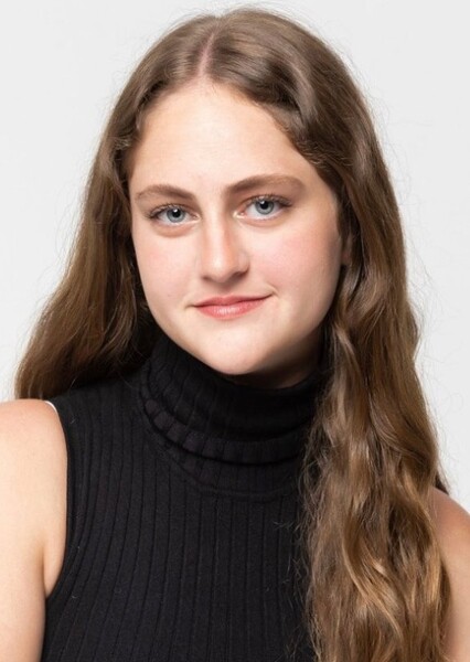 (Young) Lola Aronovich