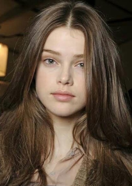 Julia Saner photo