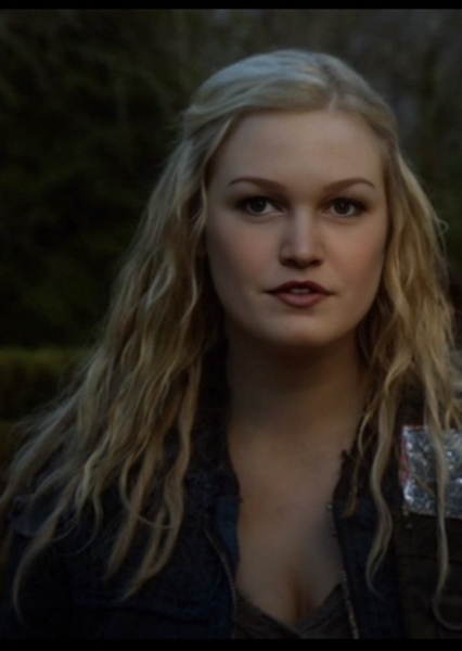 Julia Stiles photo