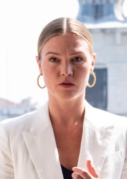 Julia Stiles photo