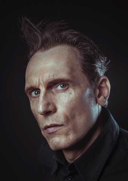 Julian Bleach photo