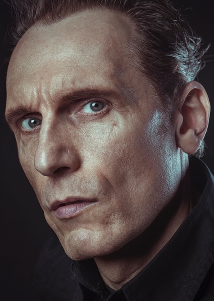 Julian Bleach photo