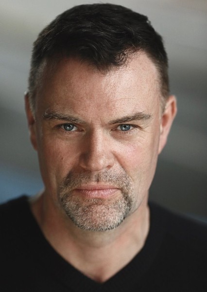 Julian Lewis Jones photo