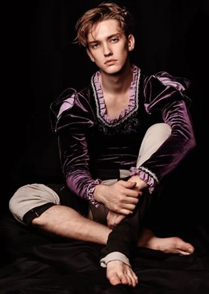 Julian MacKay photo