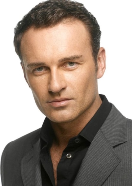 Julian McMahon as Gordon Gekko in Wall Street Movie