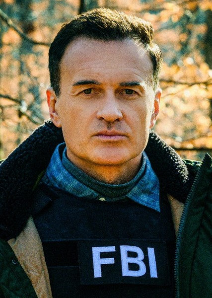 Julian McMahon photo