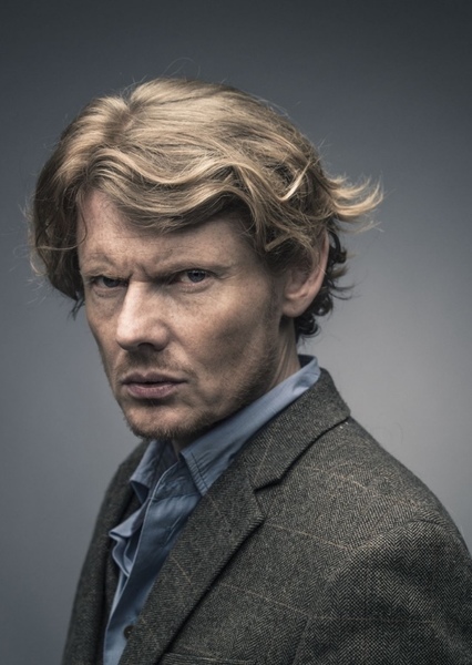 Julian Rhind-Tutt photo