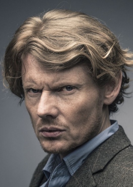 Julian Rhind-Tutt photo