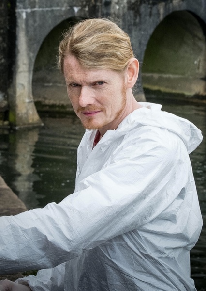 Julian Rhind-Tutt photo