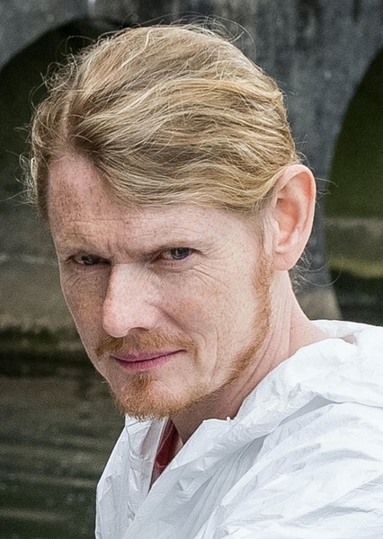 Julian Rhind-Tutt photo
