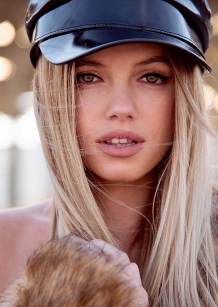 Julianne Binard photo