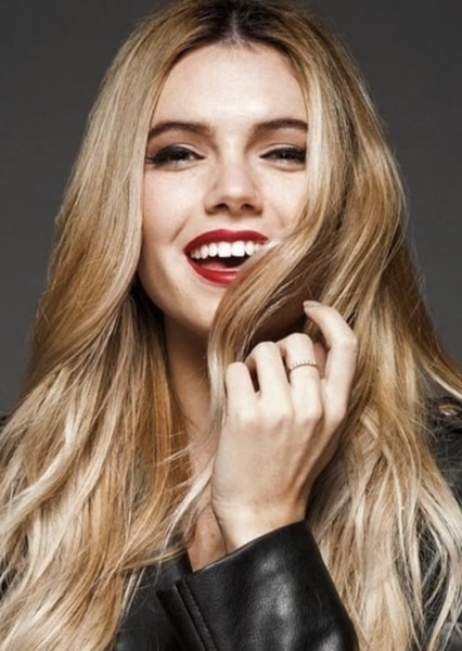 Julianne Binard photo