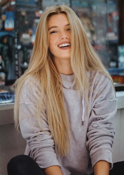Julianne Binard photo