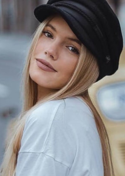 Julianne Binard photo