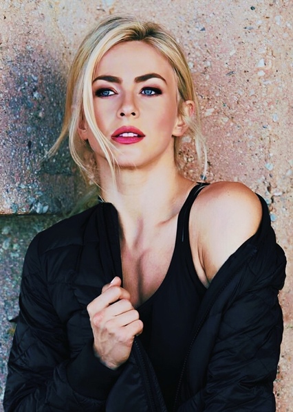 Julianne Hough photo