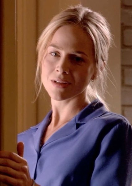 Julie Benz photo