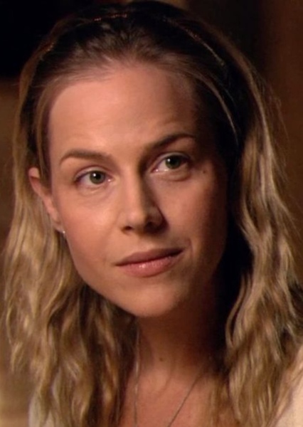 Julie Benz photo