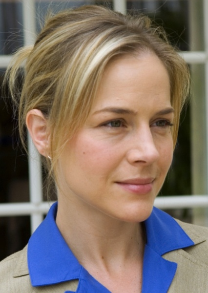 Julie Benz photo