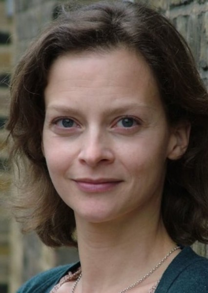 Julie Cox photo
